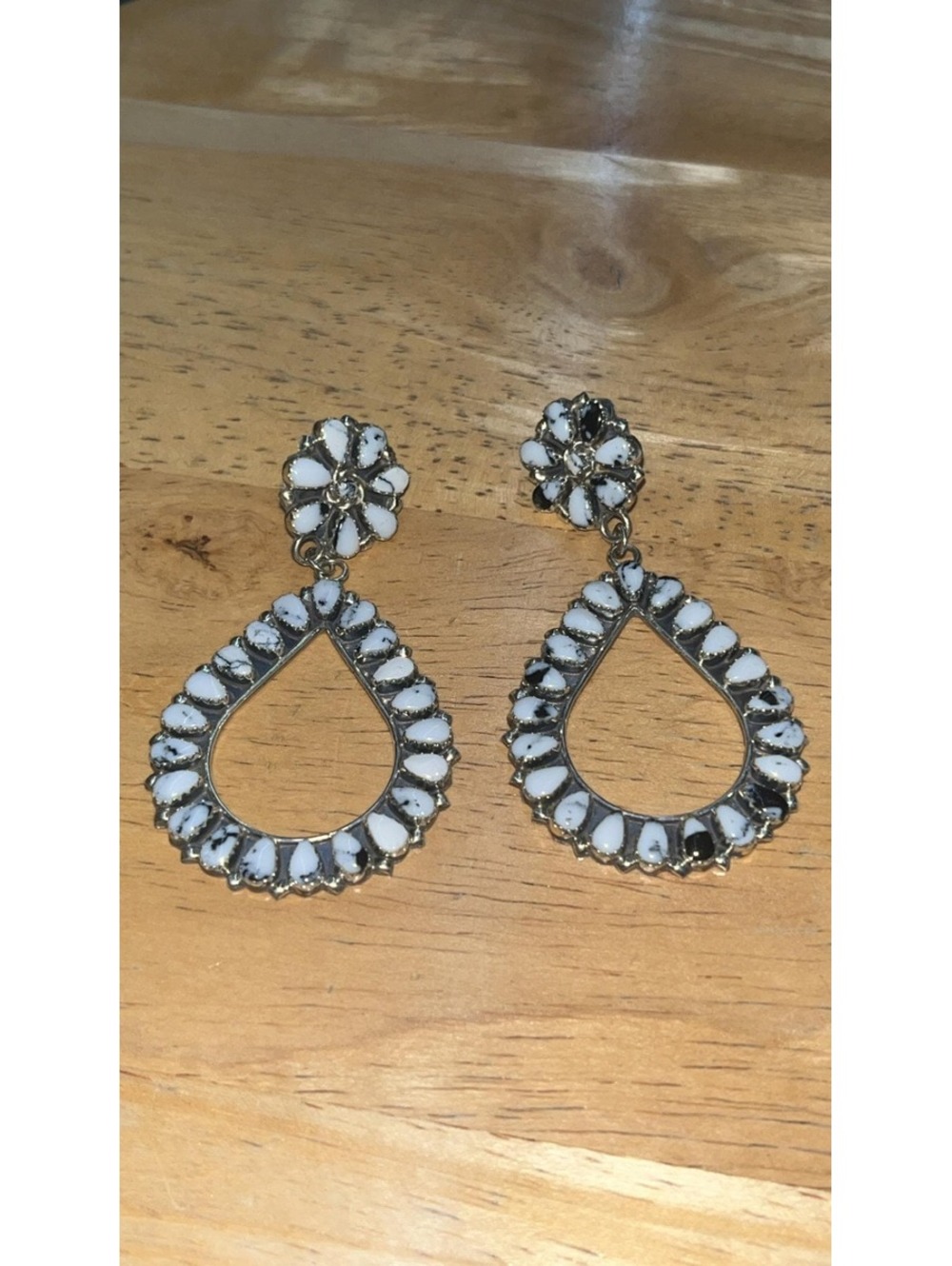 Navajo sterling silver white buffalo cluster traditional tear drop earrings post